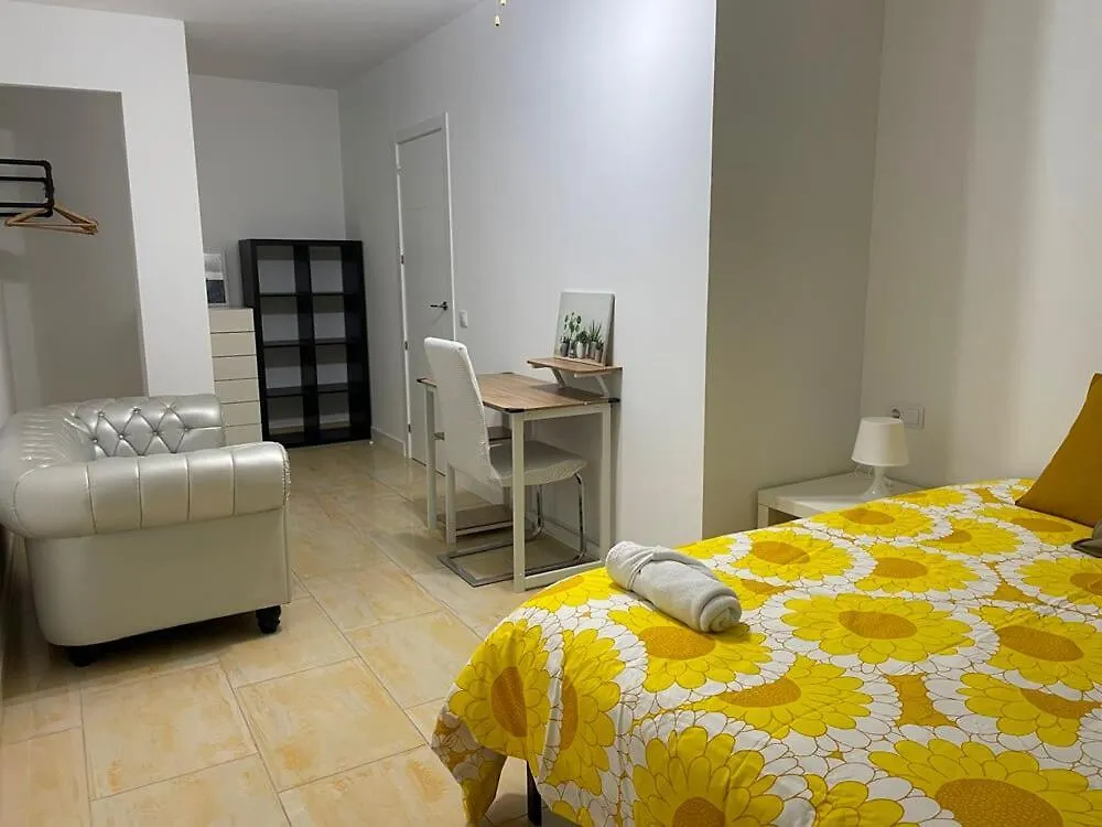 Habitaciones En Villa Coliving Villa Vistas San Fausto de Campcentellas Pansiyon